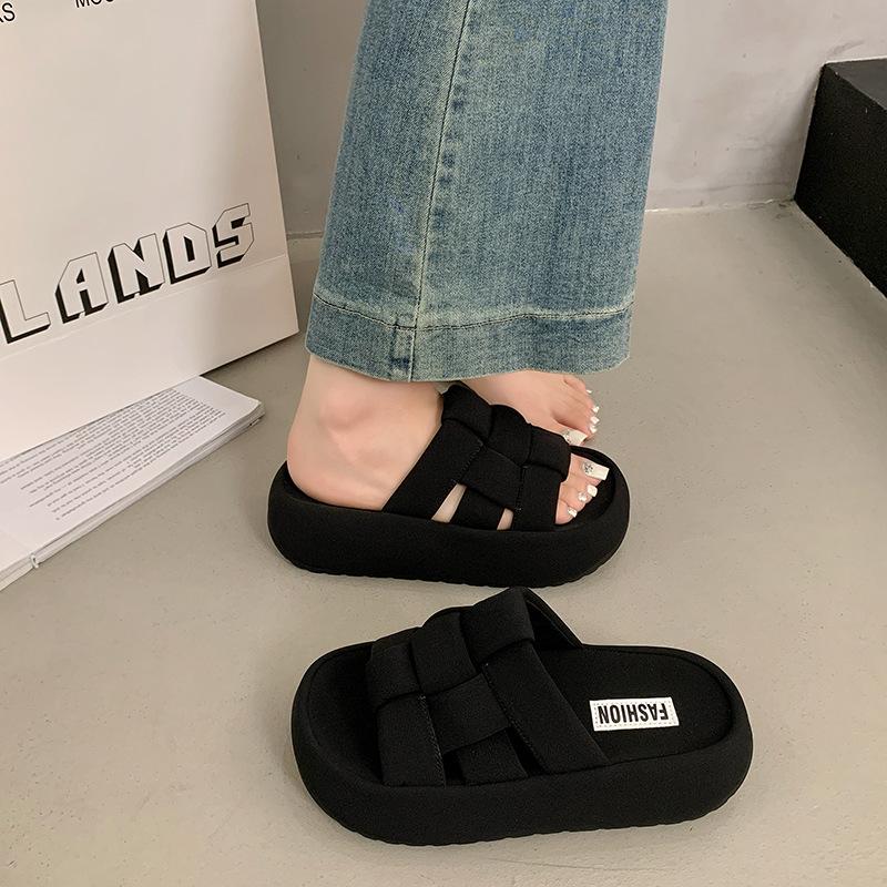2025 summer new thick-soled cool slippers women's summer outer wear heightening sandals seaside beach one-word slippers women's shoes
