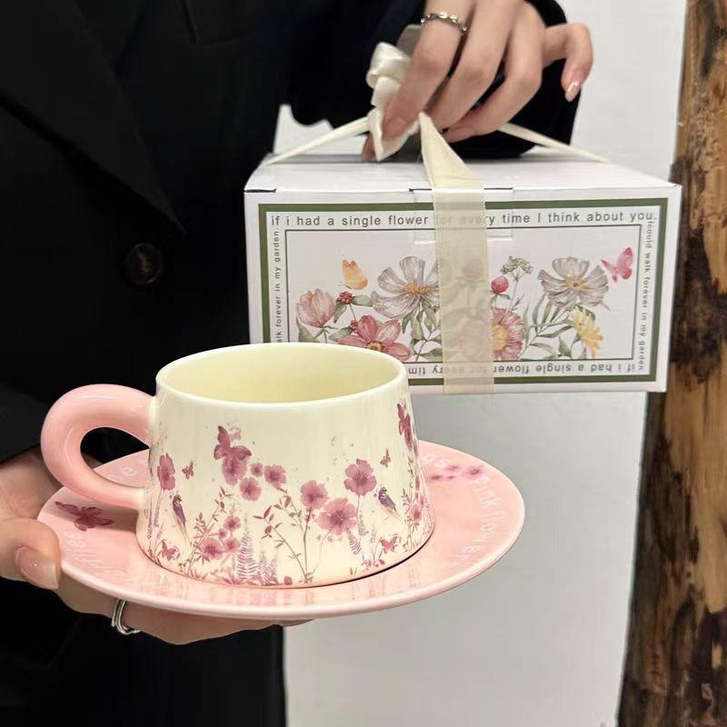 

Watercolor Painting Rose Butterfly Coffee Cup And Saucer Set, High-End Ceramic Mug Souvenir, Light Luxury Retro Latte Cup 260ml