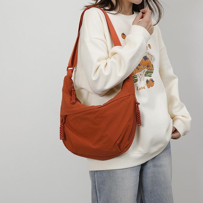 Large capacity dumpling bag Korean version literary shoulder bag new commuter women fashion casual versatile messenger bag