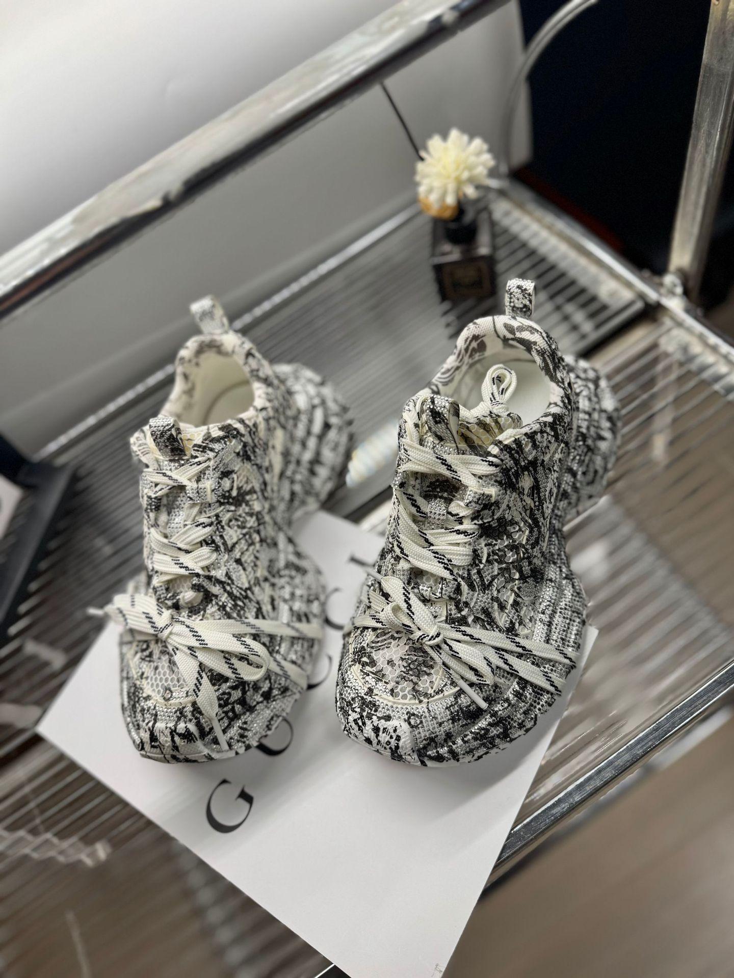 

Роскошные Женские Кроссовки Летние Расписные На Липучке Массивные Туфли Женские Со Стразами Толстая Подошва Папины Туфли 36 белый