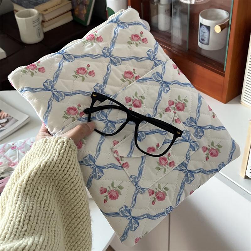 Li Shen Fresh Floral Laptop & Tablet Sleeve for Women