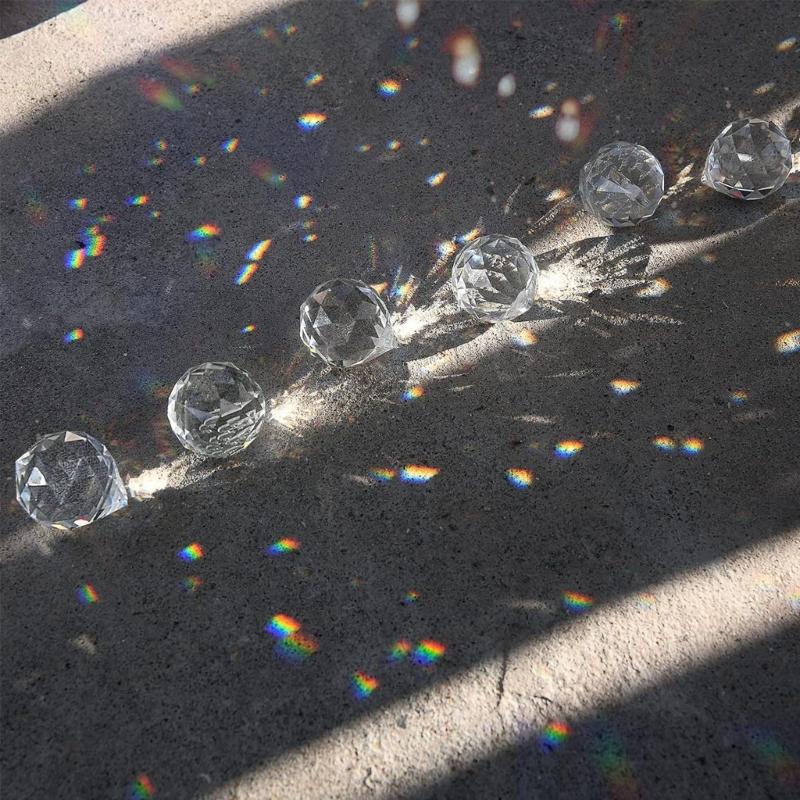 Packung mit 8 20mm hängenden Kristall-Sonnenfängern Prismen Kugel Kronleuchter Anhängern für Fensterdekorationen und Heimwerkerprojekte