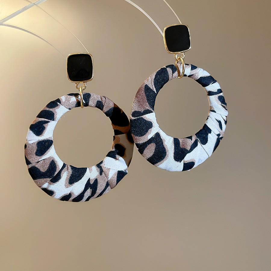 Vintage Ethnic Silver Needle Diamond Inlaid Round Flower Acrylic Resin Stud Earrings for Women