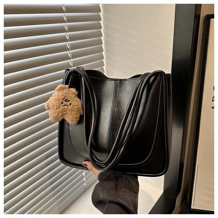 

Fashionable Large Shoulder Tote Bag Featuring Unique Stitching Design For Everyday Style Without Pendant чёрный