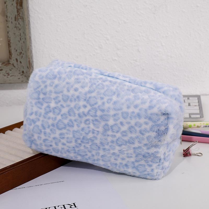 Durable Fuzzy Makeup Bag Large Capacity Leopard Print Toiletry Organizer Portable Cosmetic Bag Girls Travel Storage Pouch