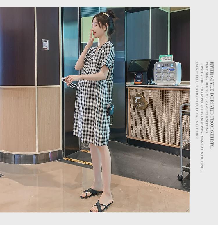2023 Neues koreanisches Umstandskleid mit V-Ausschnitt und Karomuster – mittellang, kurzärmelig, lockere Passform