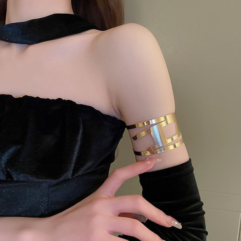 Euro-American Metal Open Armlet Bangle: Trendy Dual-Use Bracelet with Influencer Style