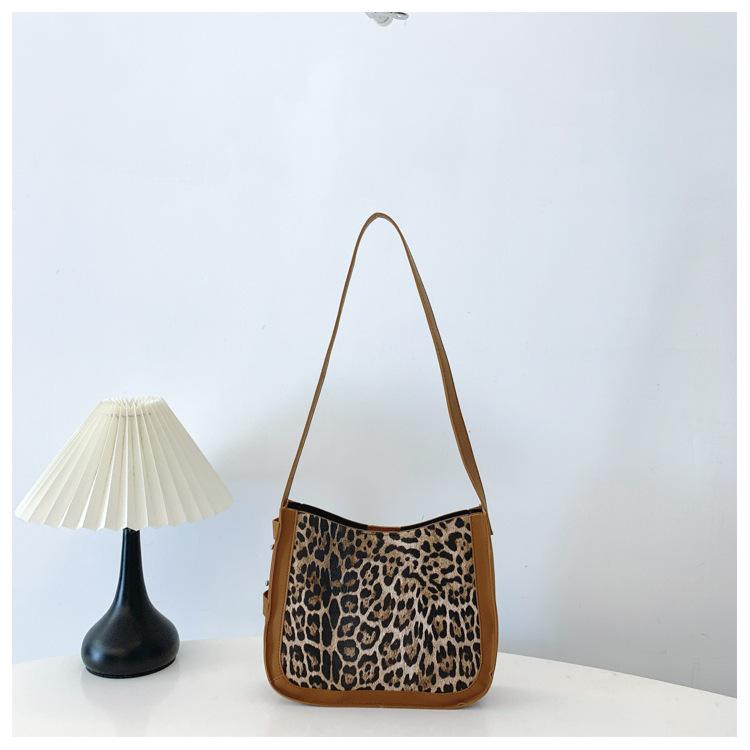 

Fashion leopard print shoulder bag women s bag 2025 popular winter new high-end underarm bag simple personalized women s bag коричневый