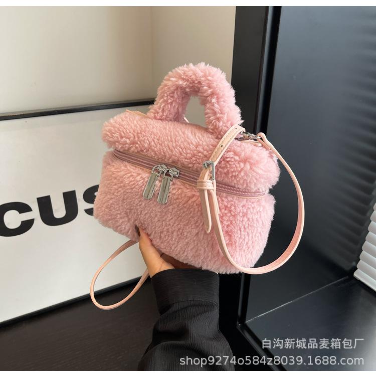 

Foreign style handbag bag women s 2025 new trendy autumn and winter fashion camera Mao Mao bag niche design shoulder messenger bag світло-рожевий колір