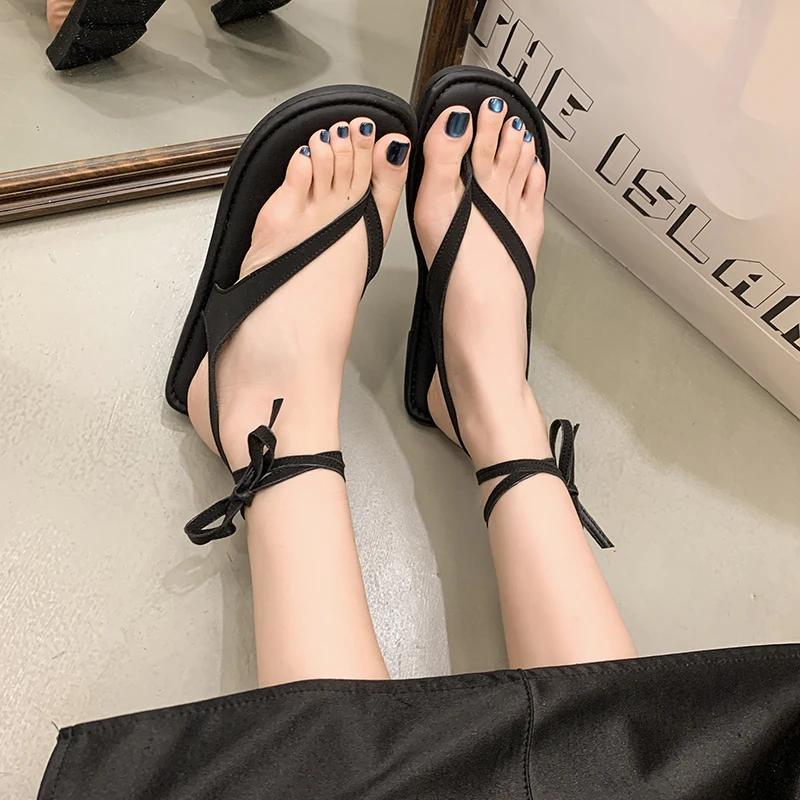 Lässige Sandalen mit flachem Boden, Schnürung und Zehenschlaufe für Damen, Schuhe für Damen 2026 Heißer Verkauf Sommer Vielseitig Outdoor Neue Strandsandalen Damen
