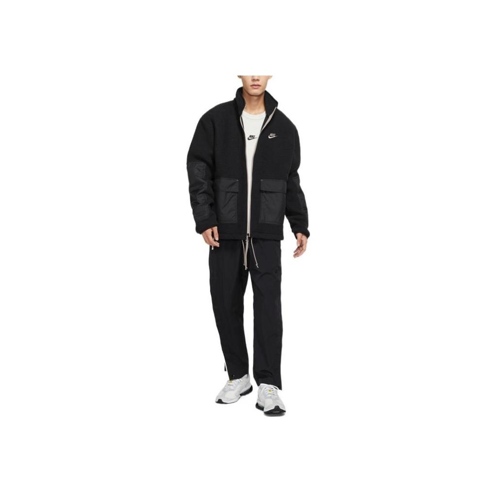 Nike Bunda s fleecovým límcem s vyšívaným logem v kontrastní barvě Pánské bundy Černá DV8183-010