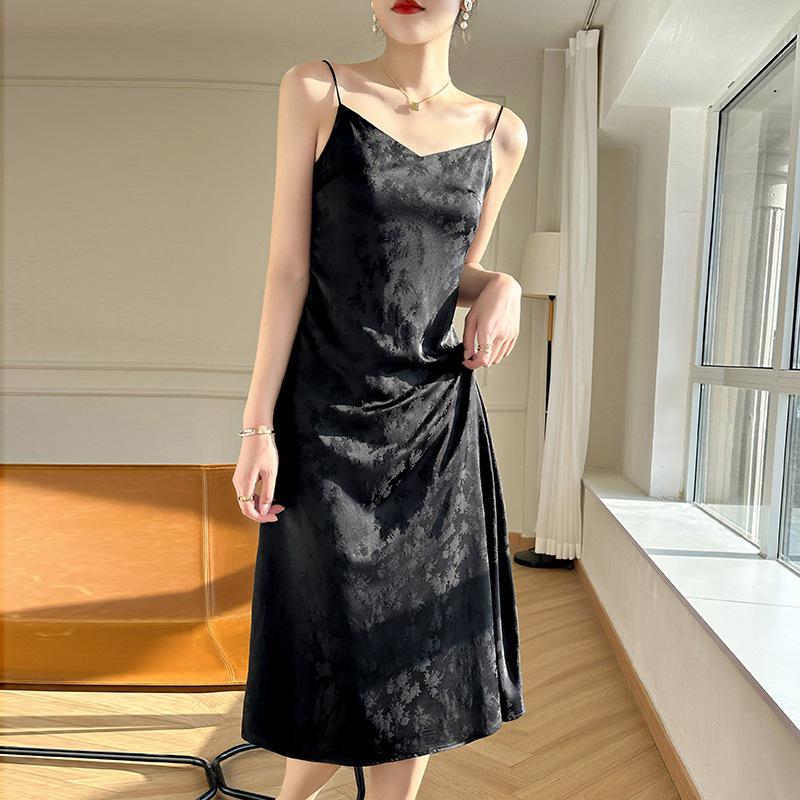 2023 Women's French-Style Slimming Ice Silk Sling Dress