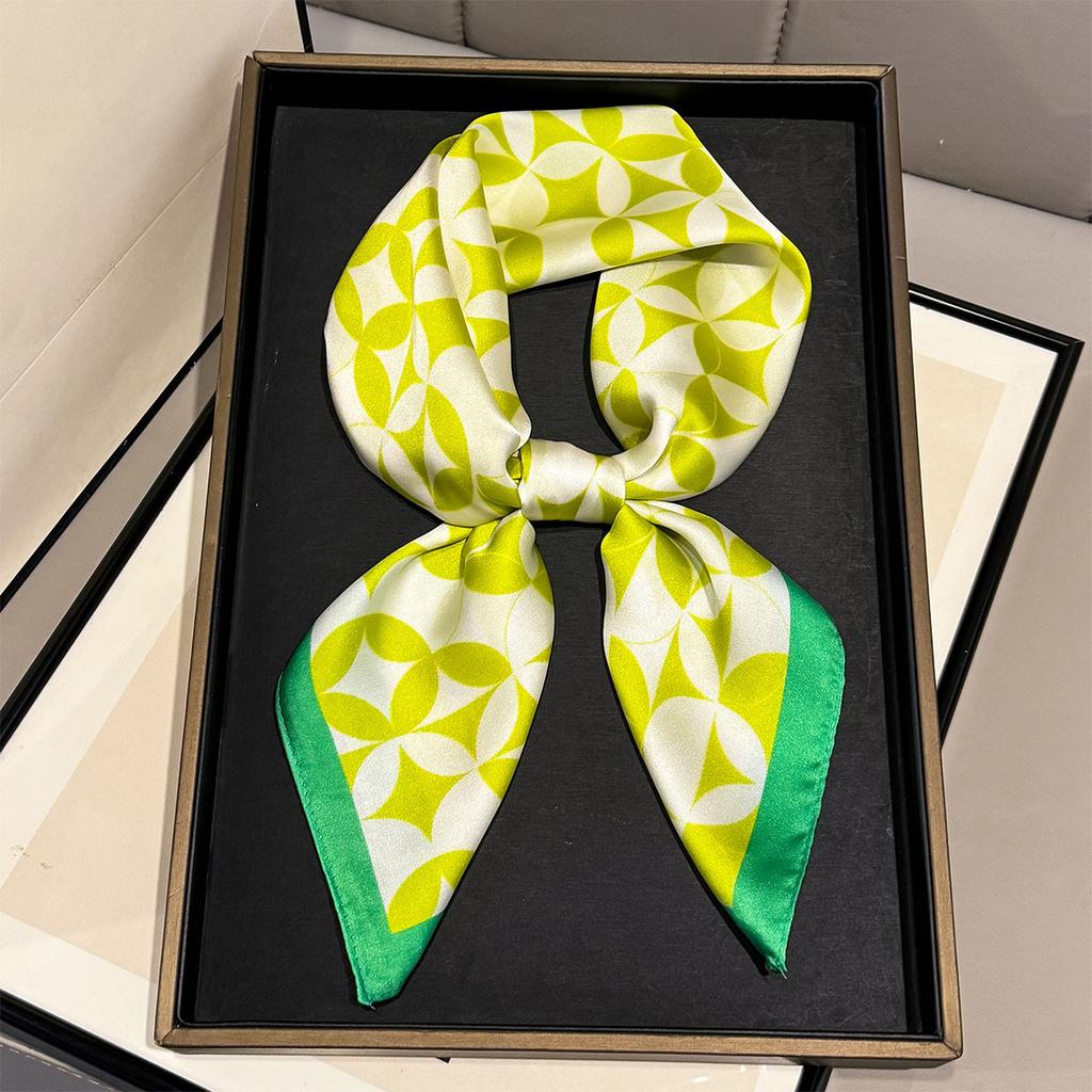 Early spring new Korean versatile silk scarf femininity atmosphere square scarf with sunshade and breathable small scarf
