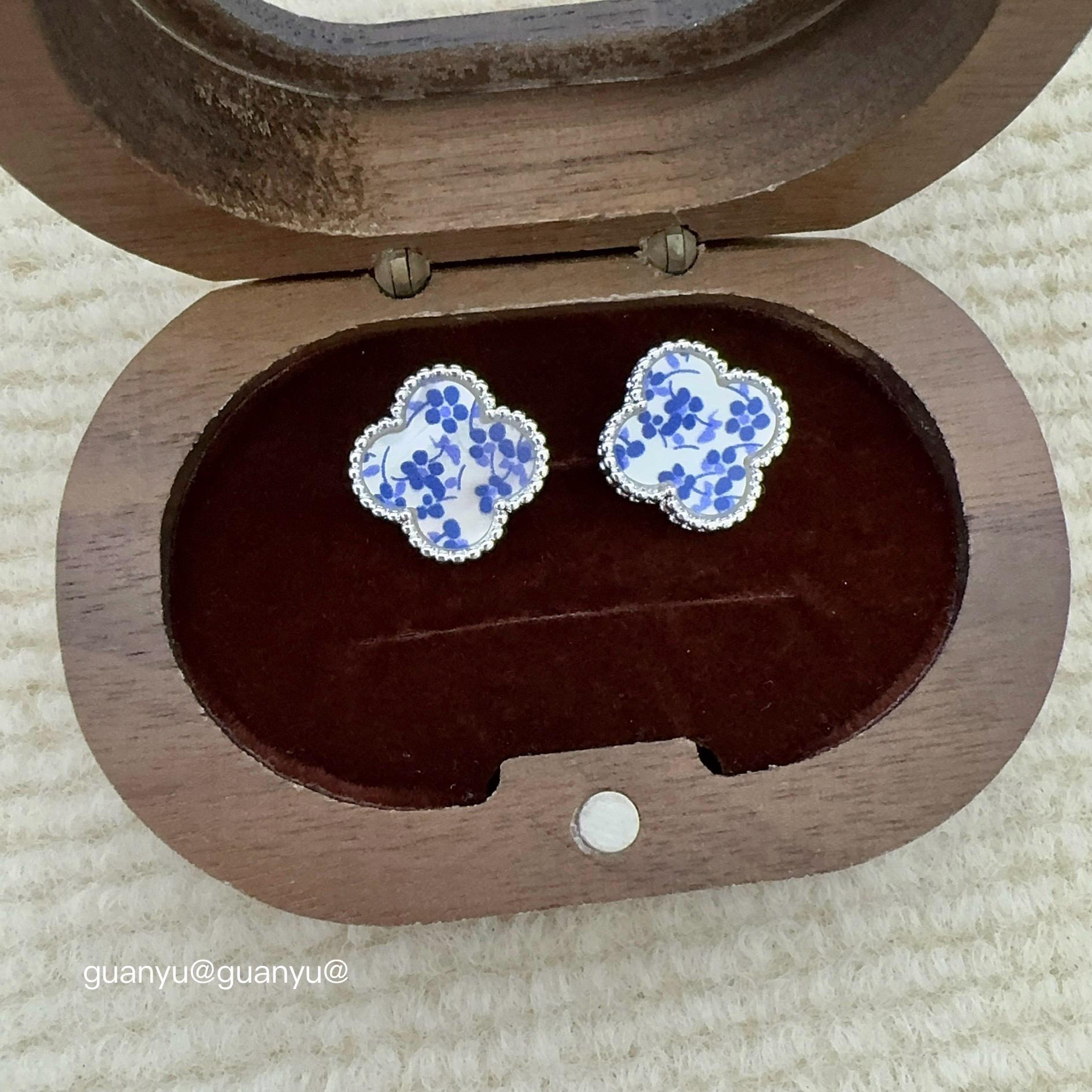 

Изысканные серьги-пусеты со свежими цветами: Шикарный, Милый и Универсальный