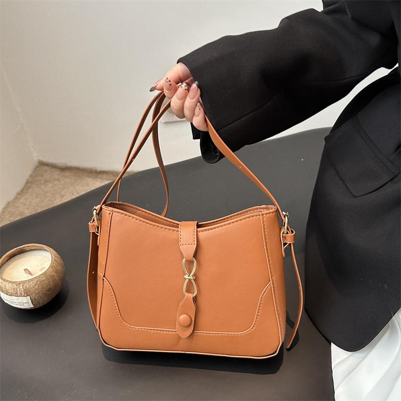 French Niche Design Bag 2025 New Trendy Fashion Armpit Bag High Value Foreign Light Luxury Portable Bucket Bag