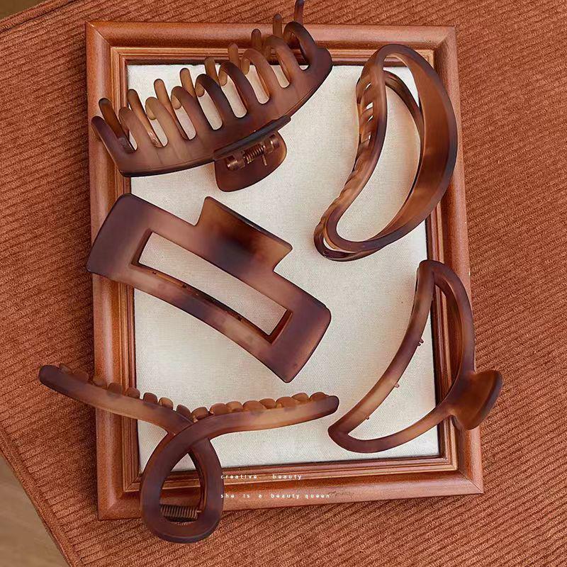 Large French Retro Claw Hair Clip for Elegant Women's Hairstyles.