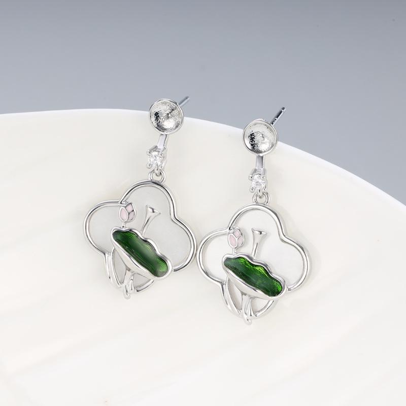 

DIY Pearl Earrings Holder: Retro Chinese Style Lotus Accessory for Hanfu & Cheongsam