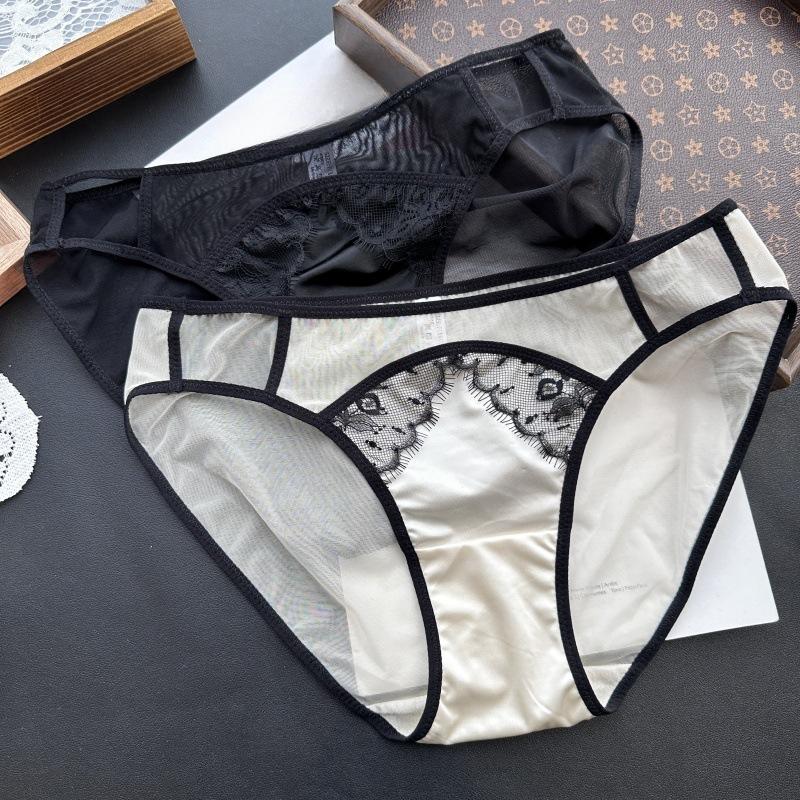 

Женские весенне-летние ажурные трусики из яркого ледяного шелка и кружева One Size бежевый