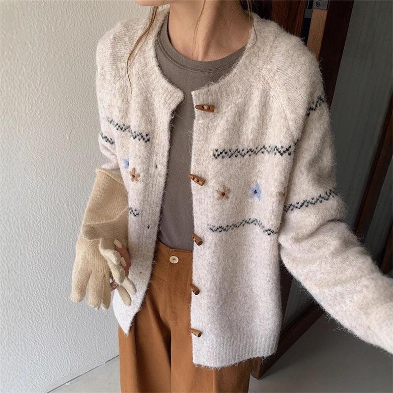 Autumn-Winter Women's Knit Cardigan: Round Neck, Horn Button, Embroidered, Casual, Versatile, Forest Style, Japanese-Korean Flair.