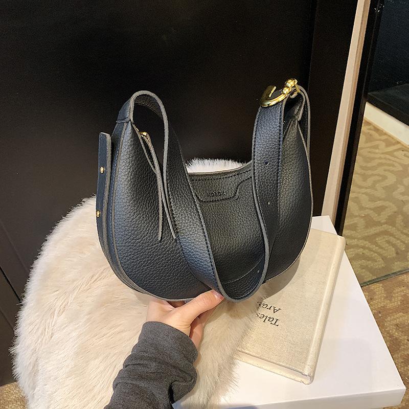 

Women s bag women s new urban simple single shoulder oblique span casual fashion bag чорний