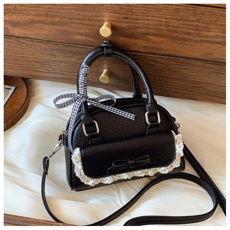 

2025 summer new fashion trend women s casual foreign style niche design shell bag texture shoulder messenger bag чёрный