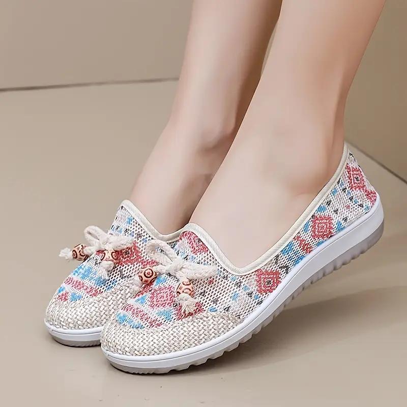 Summer Mesh Shoes for Mothers, Breathable Mesh Fabric Shoes for Women, and Soft-soled Embroidered Sandals for Women