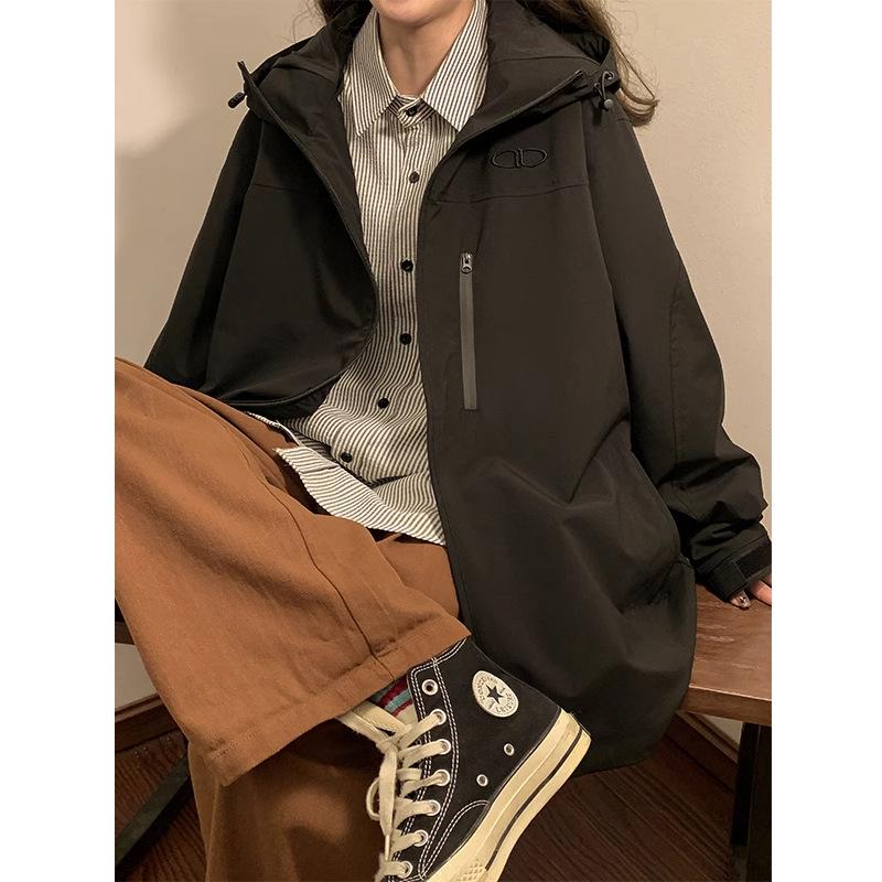 Jaqueta Corta-Vento Feminina 2025 Primavera American Vintage para Montanhismo - Casaco Casual Outdoor da Moda