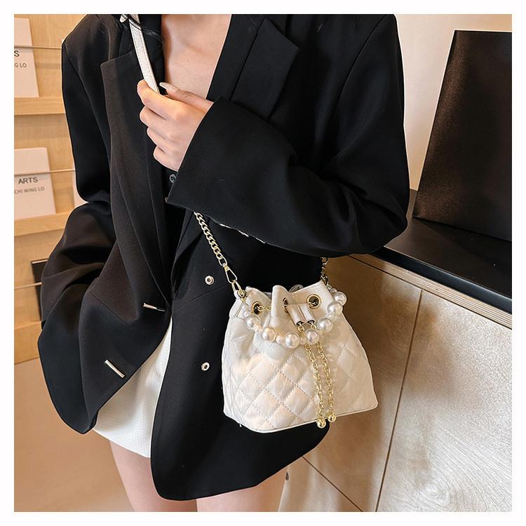 IELGY Fashion Niche Diamond Embroidery Thread Mori Cute Female Bag Chain Cross-body Bucket Bag