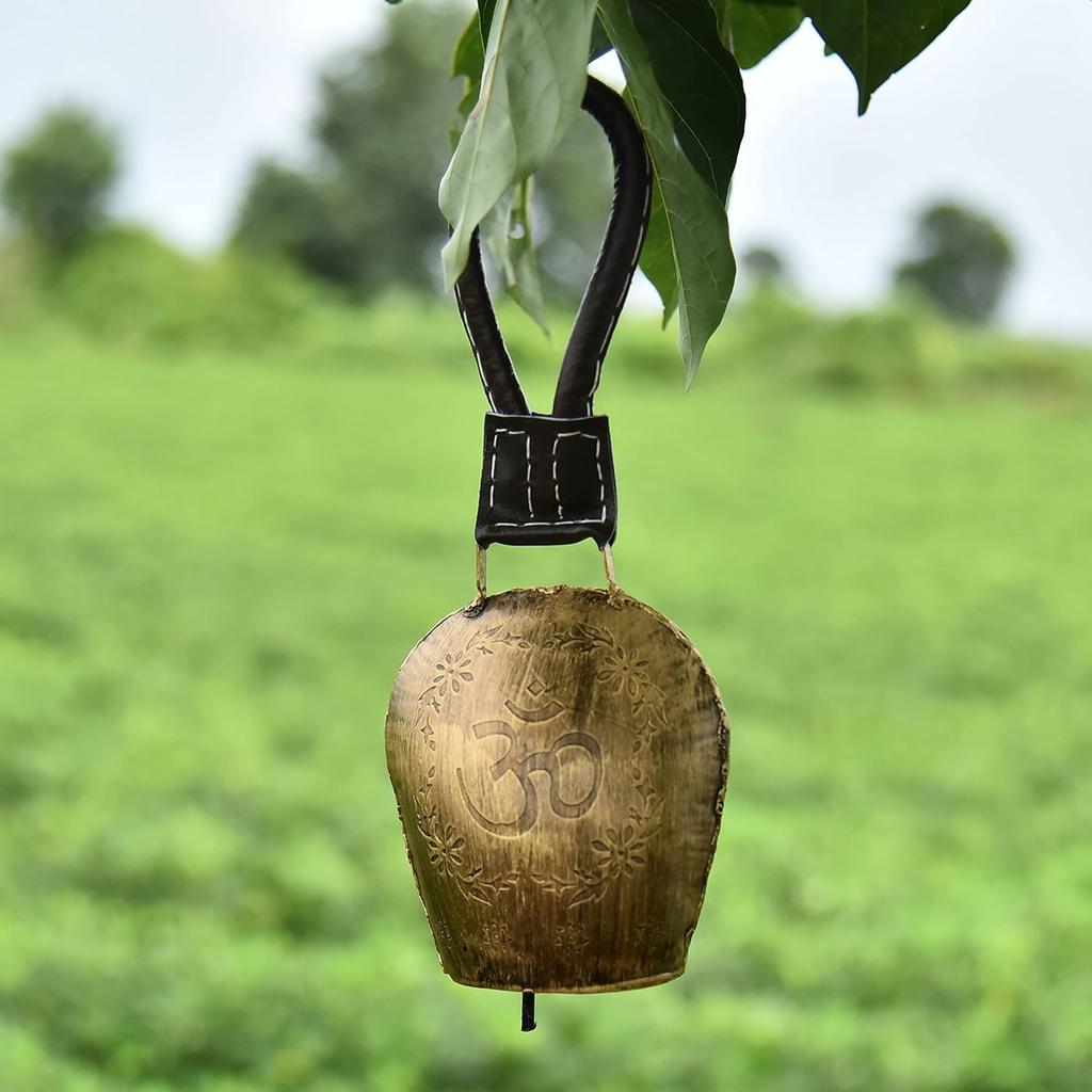 Handgefertigte Antike Om-Glocke mit Lederband, 5 Zoll Vintage Wandbehang-Dekor für Gartenharmonie und spirituelles Ambiente
