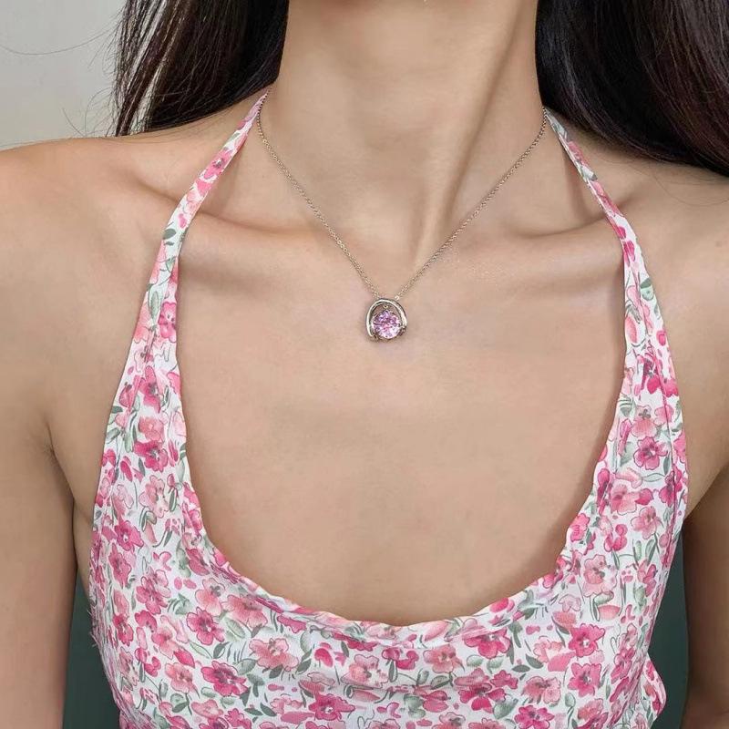 Cherry Blossom Pink Iridescent Necklace: Retro Sweet Choker with Peach Pendant for Women розового бриллианта