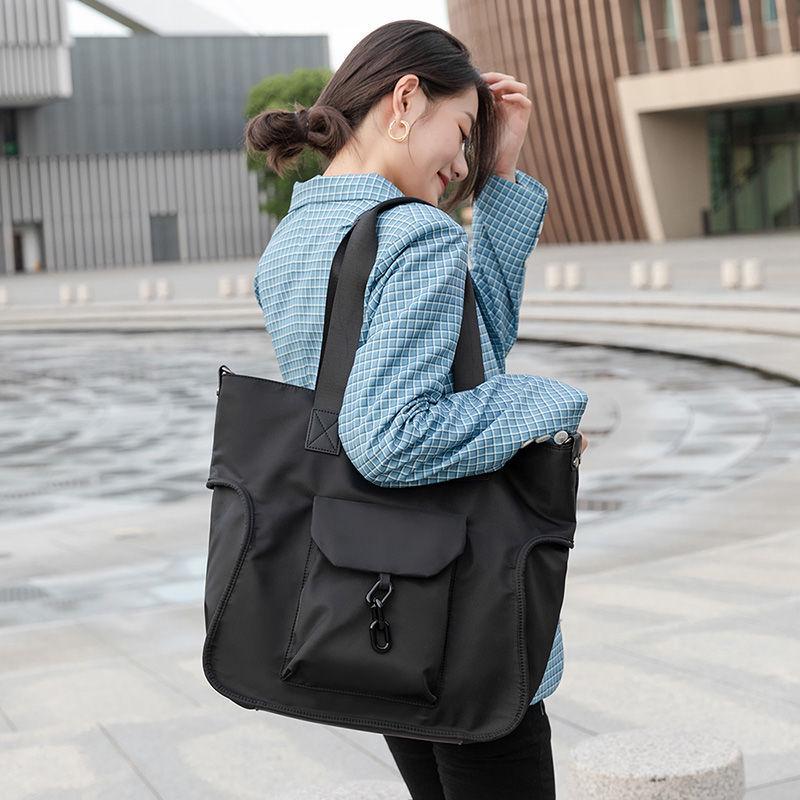 

Women s Large Capacity Tote: Versatile Shoulder, Handbag & Crossbody for Commute and Casual Use чорний