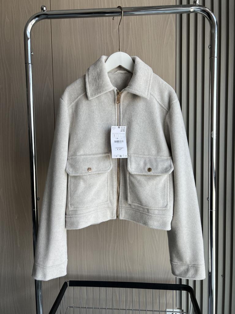 Women's Soft Zip-up Jacket Autumn/Winter Collection Lapel Solid Color Pocket Trim and Long Sleeve Short Jacket