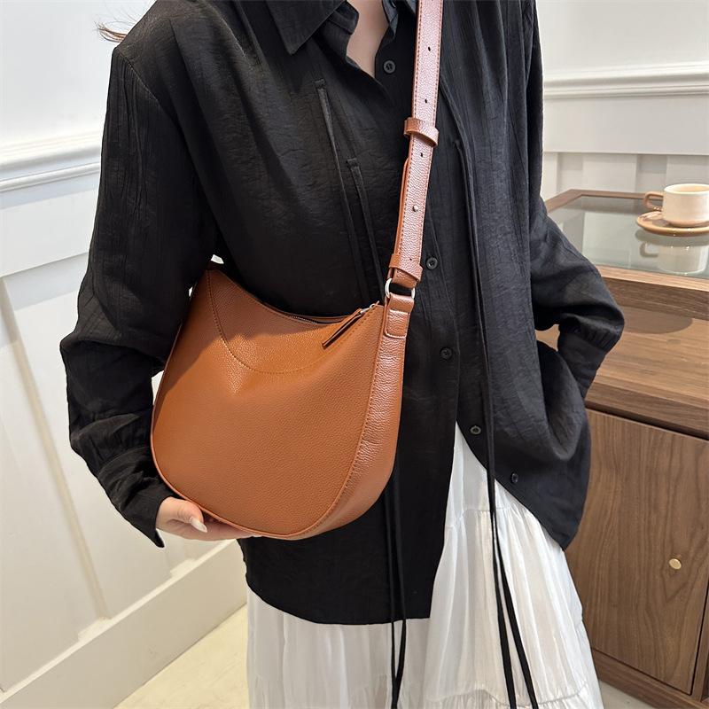 Damen Retro Umhängetasche PU Leder Vielseitige Satteltasche Große Kapazität Lässige Tragetasche Handtasche Weibliche Tägliche Schultertasche CLE