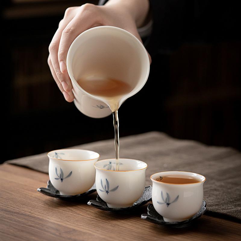 180ml Chinese Ceramic Fair Cup Tea Infusers Handmade Orchid Porcelain Teacup Tea Water Separation Tools Tea Set Accessories