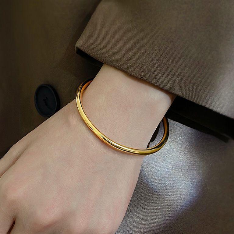 Elegant Non-Fading Gold Ethnic Bangle for Women - Simple Titanium Steel Bracelet Jewelry