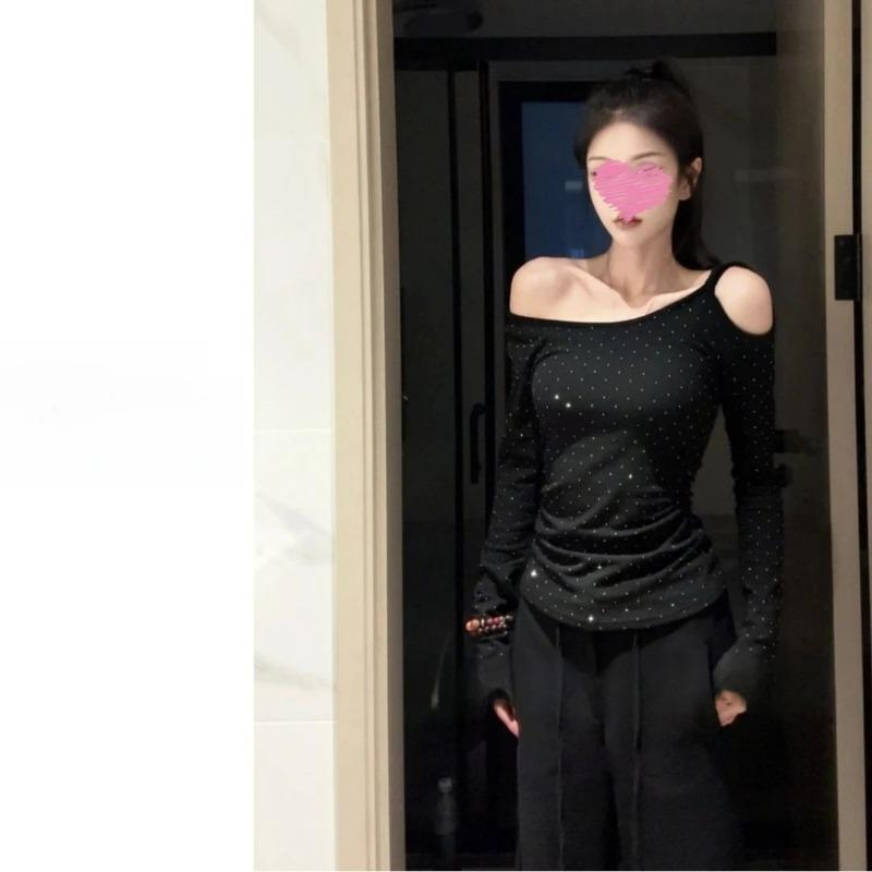 

Black Hot Diamond Slanted Shoulder Long-sleeved T-shirt Women s Niche Design Slim Sexy Hot Girl Off-shoulder Top Bottoming Shirt Trendy L чорний