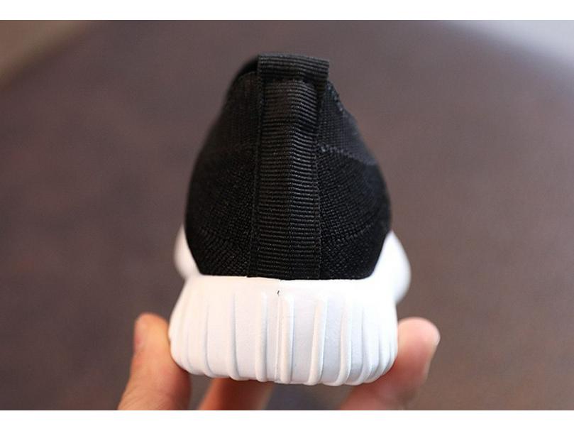 22 neue Frühlings-Schlupfschuhe für Kinder mit Mesh-Oberfläche und weicher Sohle für den Sport