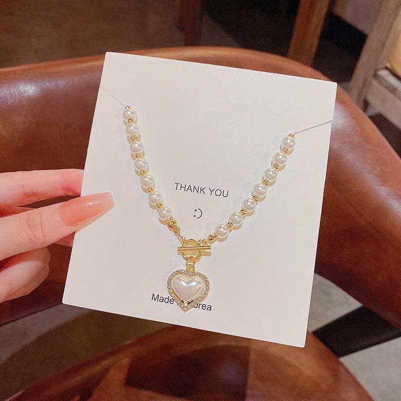 Collier élégant avec pendentif en forme de cœur en perles - Design luxueux et polyvalent