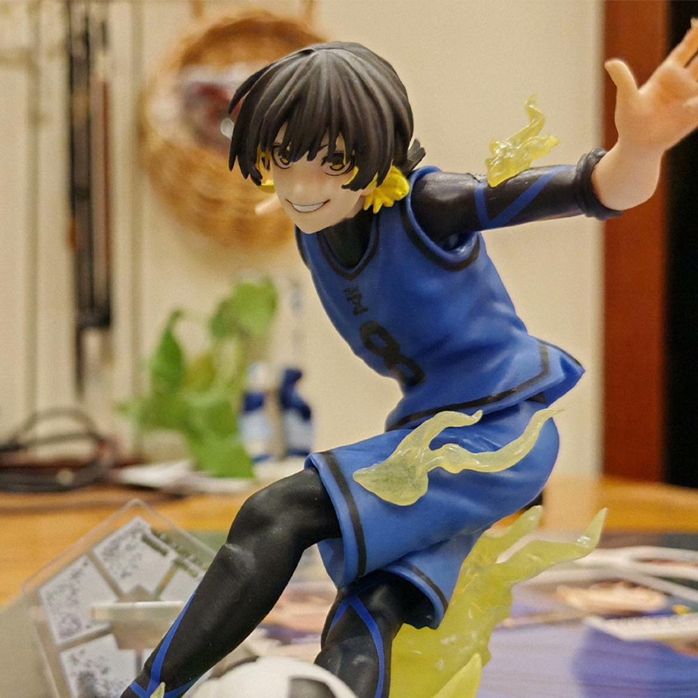 BLUE Lock Figure Isagi Yoichi Reo Mikage Seishiro Nagi Figure Play Football Action Figure Model Collection Doll Toy Xmas Gift