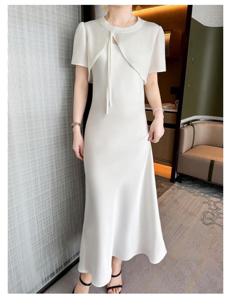 2025 Sommer Perlen V-Ausschnitt Kunstseide Slipkleid mit Diamantakzenten