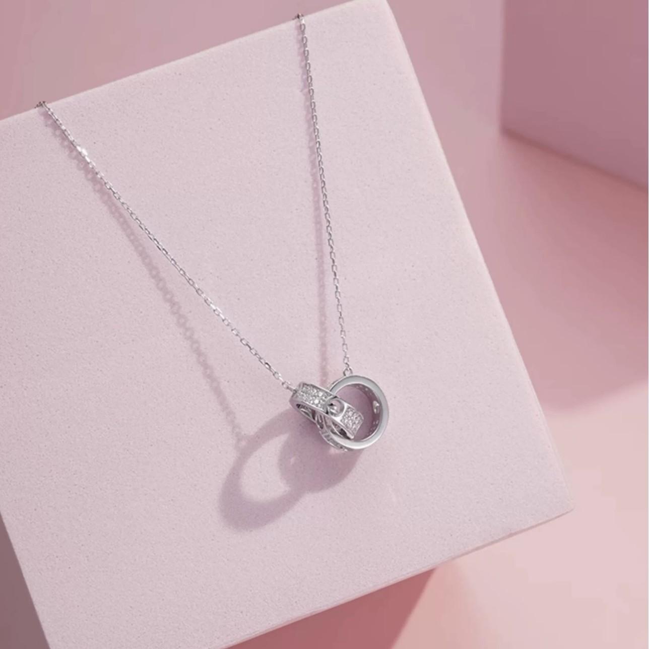 

New Dual Ring Interlocking Necklace for Women, Fashionable and Versatile, Mobius Necklace, Niche Accessory 40CM