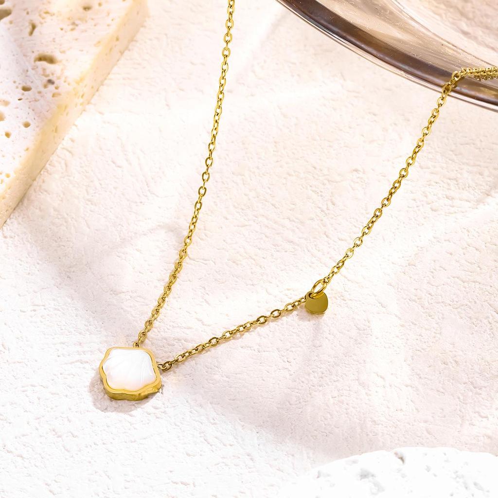White Shell Heart Necklace, Titanium Steel, Light Luxury Gift for Girlfriend or Best Friend