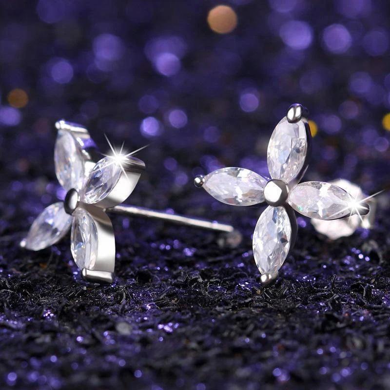 

Cao Shi Elegant Snowflake and Lucky Clover Zircon Earrings - Japanese and Korean Style