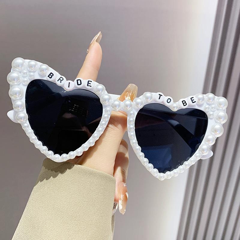 

Fashion Love Sunglasses Women Alphabet Pearl Rimmed Sun UV400 Sunglasses Summer Outdoor Shade Goggles Travel Accessories other белый