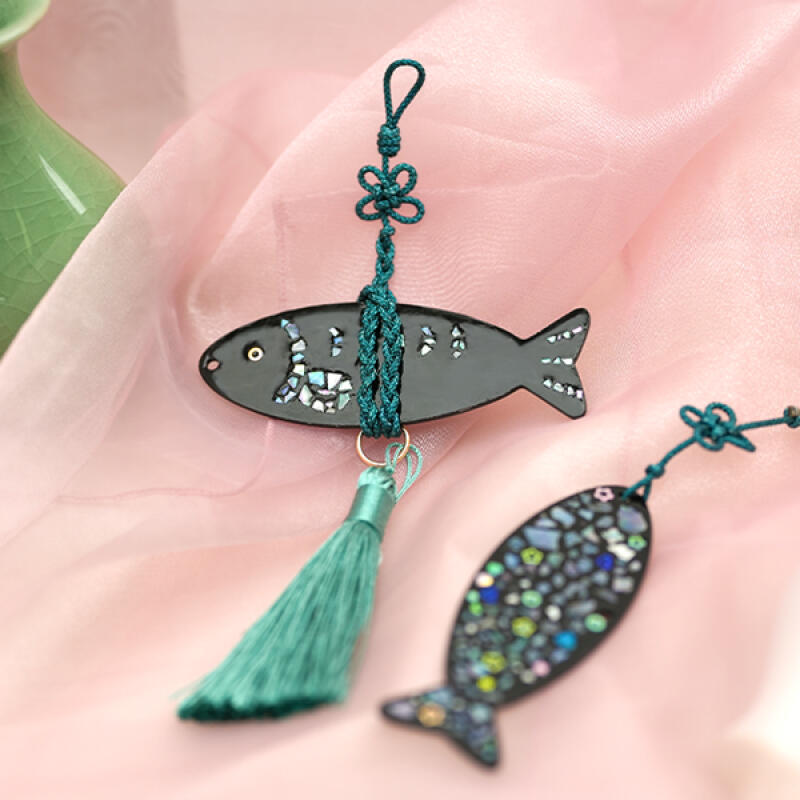 Fish Keychain Made with Traditional Knots and Mother-of-pearl - 1-person Set