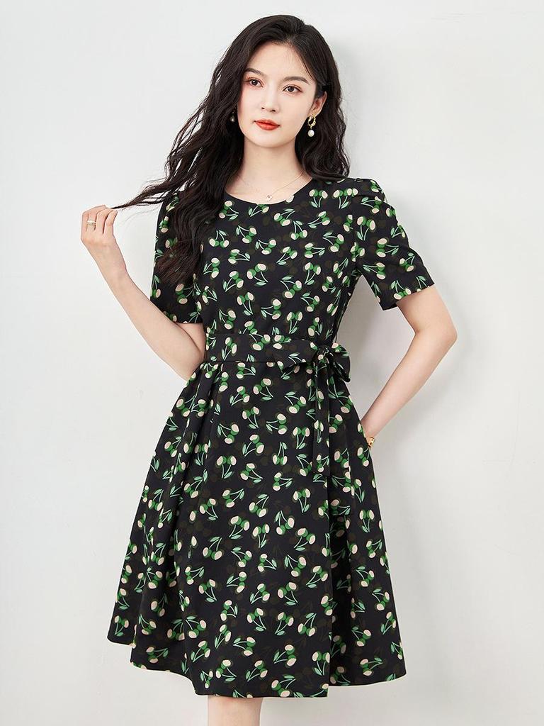 Elegantes Schlank machendes bedrucktes Chiffonkleid - Sommerkollektion 2024