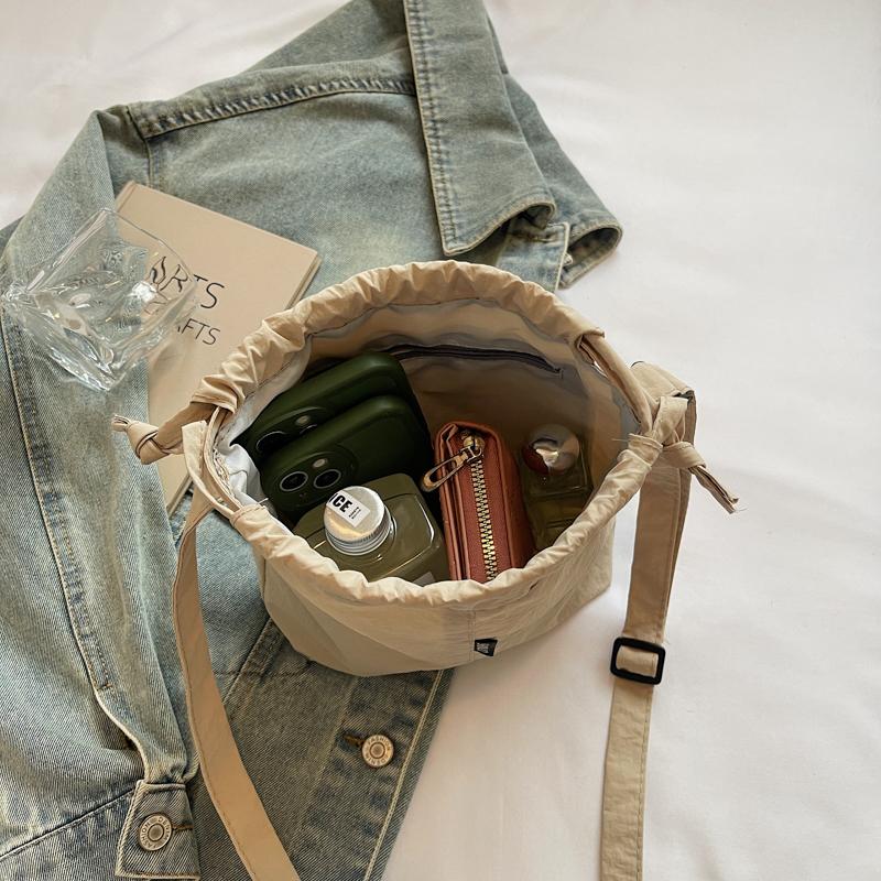 Large Capacity Drawstring Shoulder Bag Women's Lightweight Tote Bag Commuter Crossbody Bag