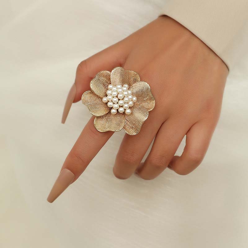 

Exaggerated Gold Color Big Flower Finger Rings for Women Vintage Metal Irregular Geometric Sunflower Rings Party Zircon Gifts