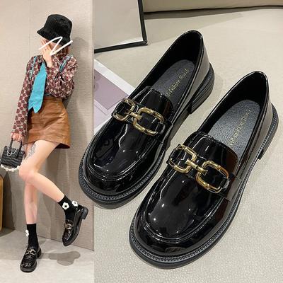 Com saias, sapatos de couro pequenos, senso de design de nicho feminino, estilo britânico 2025 primavera e outono versátil mocassins de sola plana de um pedal