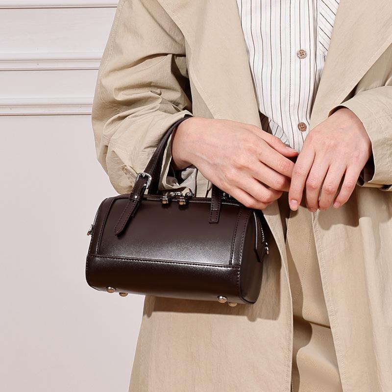 Leather Korean niche pillow bag women's light luxury handbag women's 2026 summer Boston bag